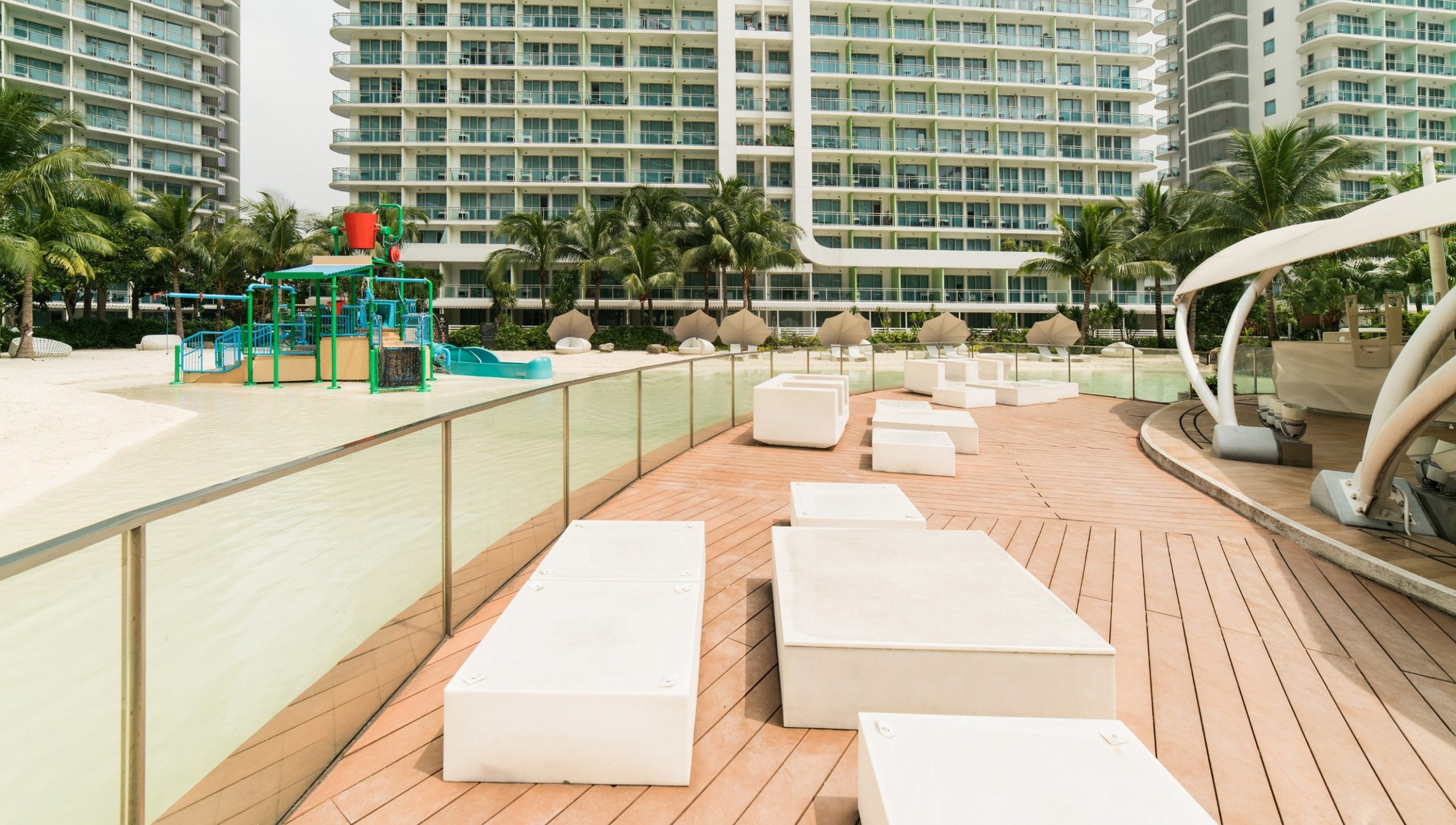 THE BEACH BAR
